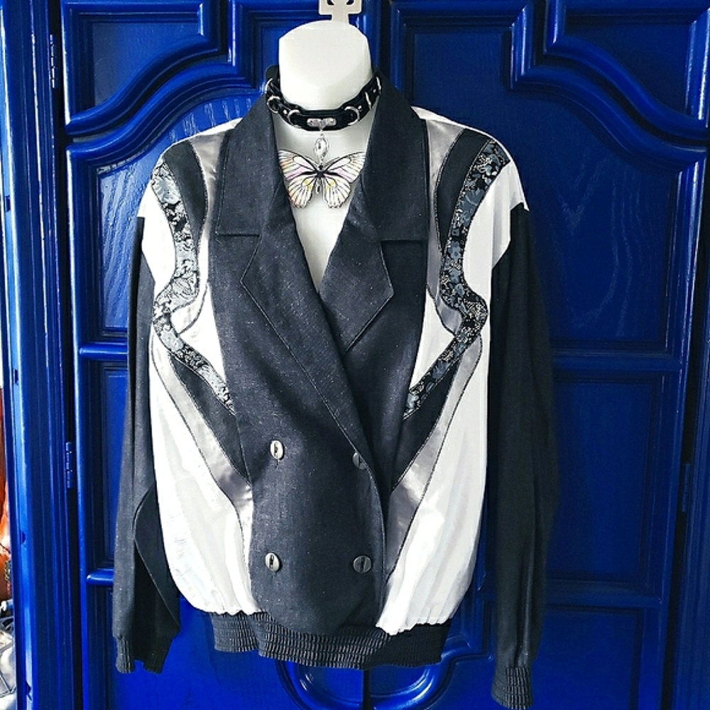 NWOT Batwing Vintage Embellished Blazer Top